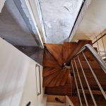 Scara pe structura din metal montata in Rusi-Munti