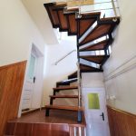 Scara pe structura din metal montata in Rusi-Munti