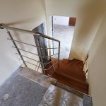 Scara pe structura din metal montata in Rusi-Munti