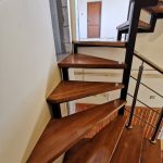 Scara pe structura din metal montata in Rusi-Munti