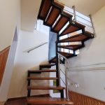 Scara pe structura din metal montata in Rusi-Munti
