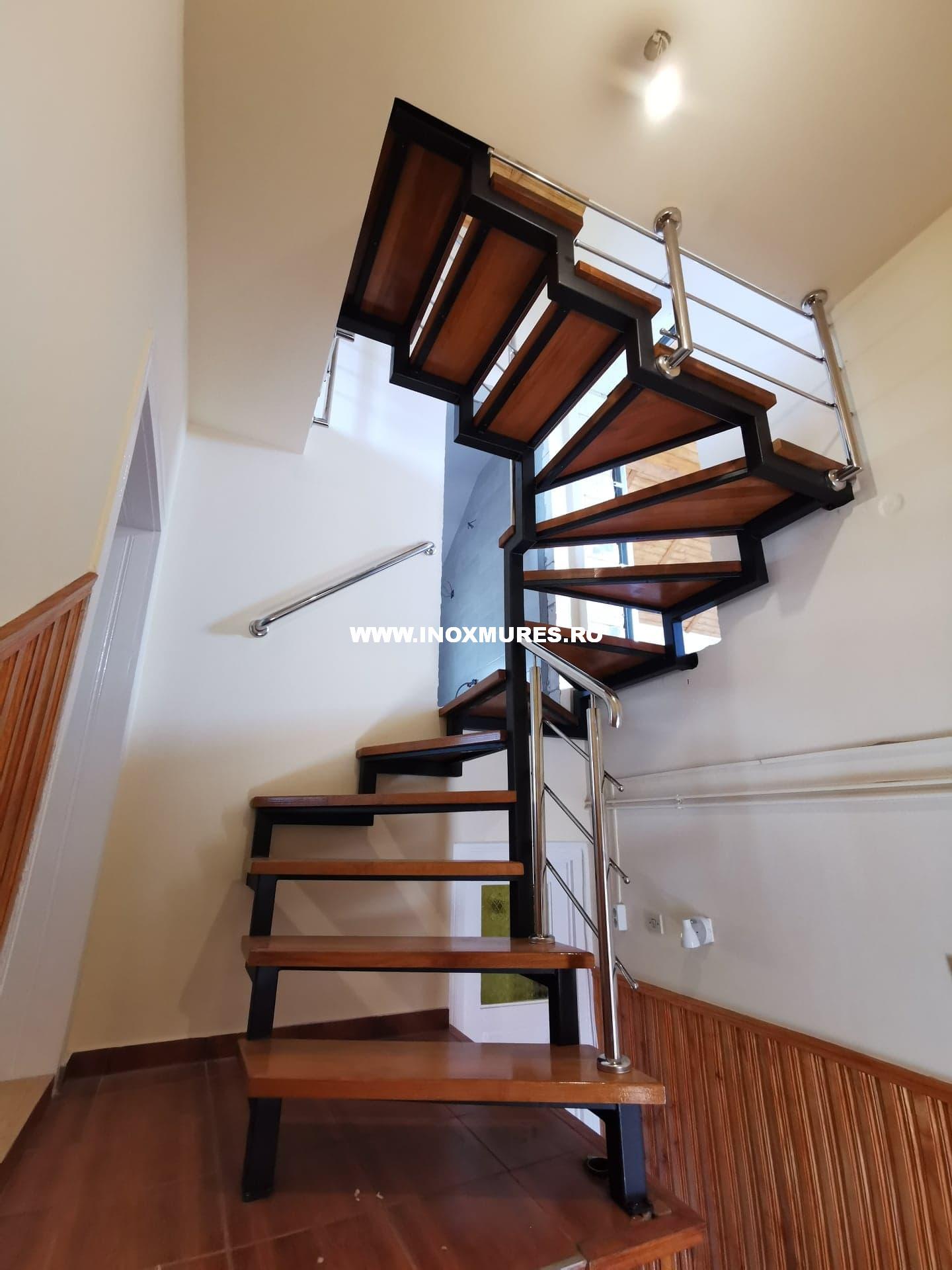 Scara pe structura din metal montata in Rusi-Munti 27.04.2020