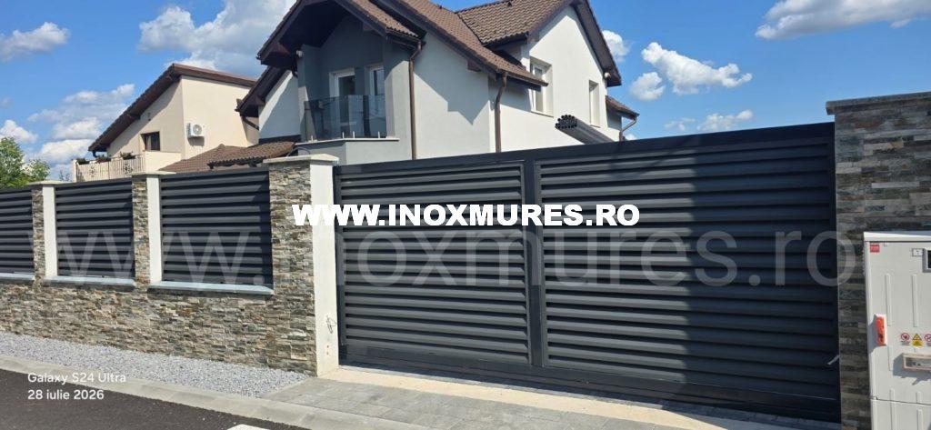 Gard cu sipca metalică tip jaluzea
