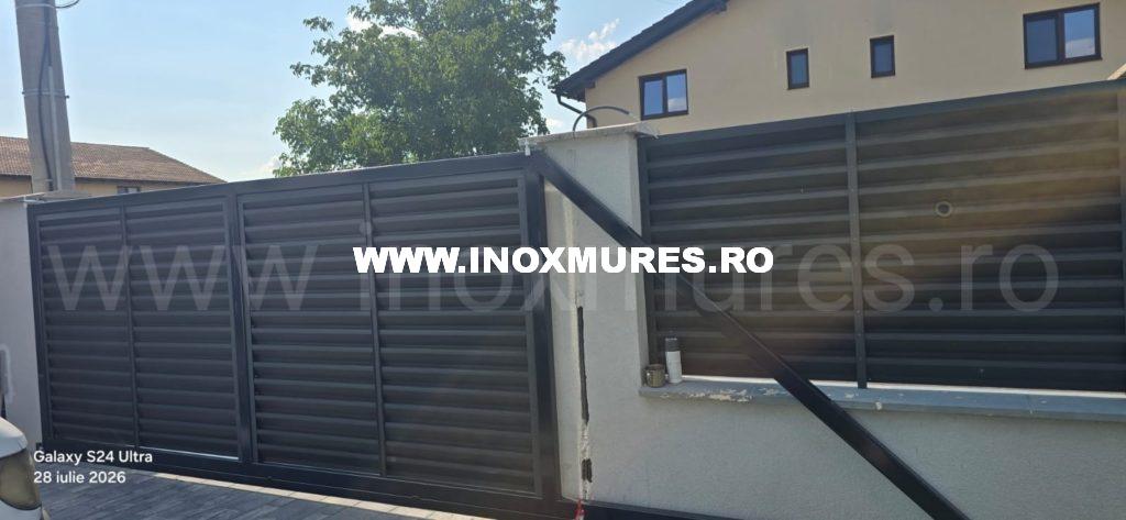 Gard cu sipca metalică tip jaluzea
